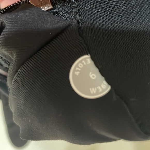 Lululemon Run Reflect Pull Over Black Jacket—Excellent Condition!  Size 6 - Picture 8 of 10